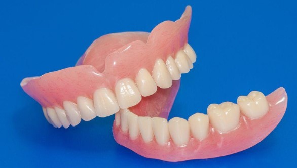 https://edgewater-dentist.com/wp-content/uploads/2021/12/Full-Dentures-3.jpg